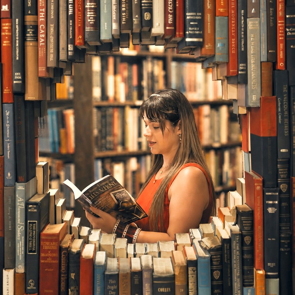 Rupali reading in a bookstore